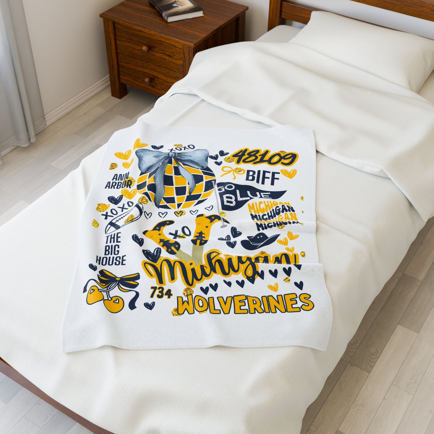 Plush Blanket for Michigan Pride College Fans, Personalized Fleece Throw Gift, University Team Spirit Dorm Bedding, Wolverine, Bed Party