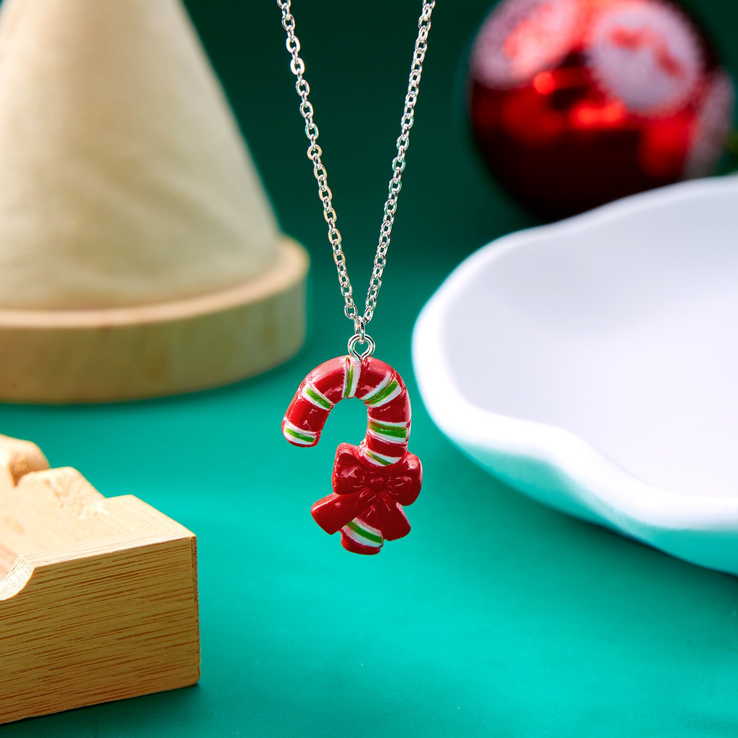 Cute Cartoon Resin Necklace – Snowman & Santa Claus Pendant with O-Shaped Chain for Women