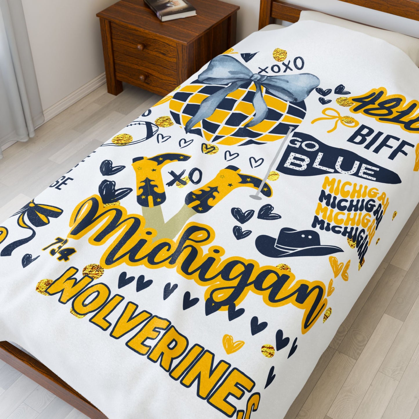 Plush Blanket for Michigan Pride College Fans, Personalized Fleece Throw Gift, University Team Spirit Dorm Bedding, Wolverine, Bed Party