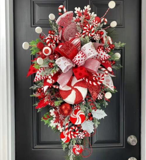 Jolly Holiday Wreaths & Wall Hangings